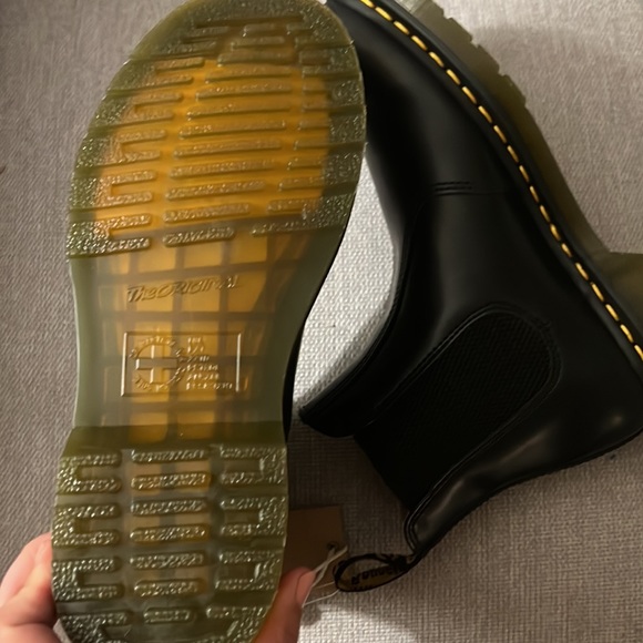 Dr. Martens 2976 Smooth Chelsea Boot - Picture 8 of 9